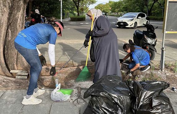 މެޕްސް ކޮލެޖުން ސާފުކުރުމުގެ ހަރަކާތެއް ބާއްވައިފި