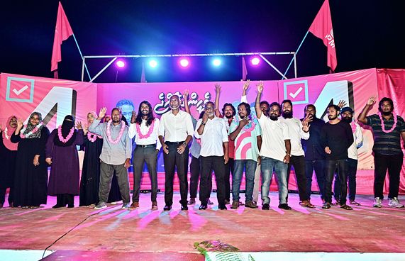 ލ. އަތޮޅުން ގިނަ ބަޔަކު ޕީޕީއެމަށް ސޮއިކޮށްފި