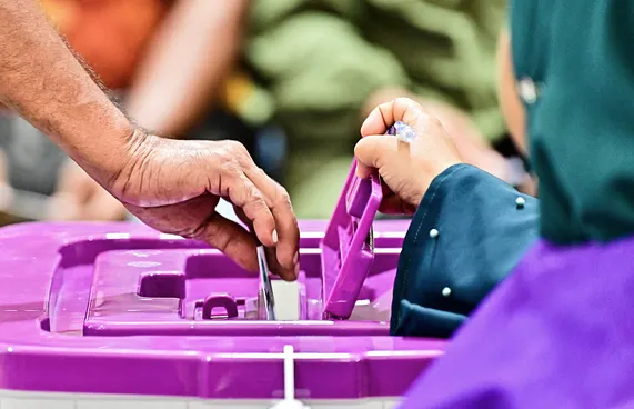 ދެ އިންތިހާބު އެއްދުވަހެއްގައި- ޑިމޮކްރަސީއަށް ފިޔަވަޅެއް