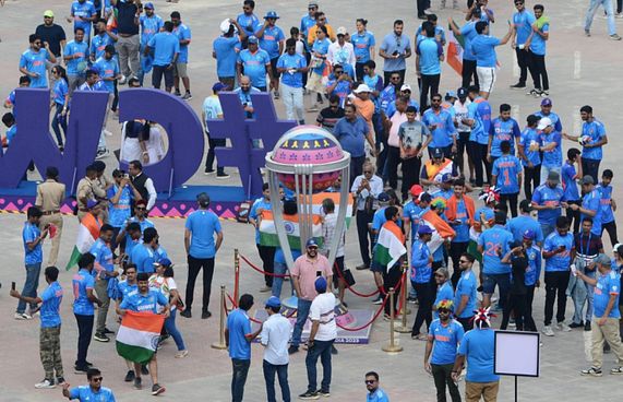 މެޗުގެ ކުރިން ސަޕޯޓަރުން ނިދީ ހޮސްޕިޓަލްތަކުގައި