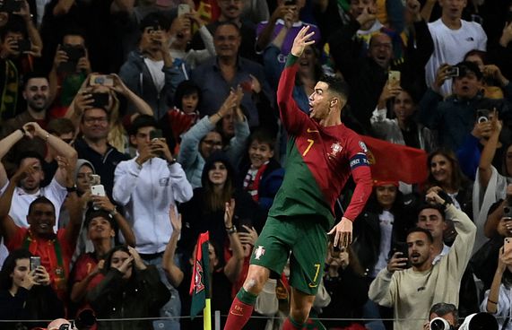 ރޮނާލްޑޯގެ ގޯލުތަކުން ޕޯޗުގަލް ޔޫރޯ އަށް ކޮލިފައިވެއްޖެ