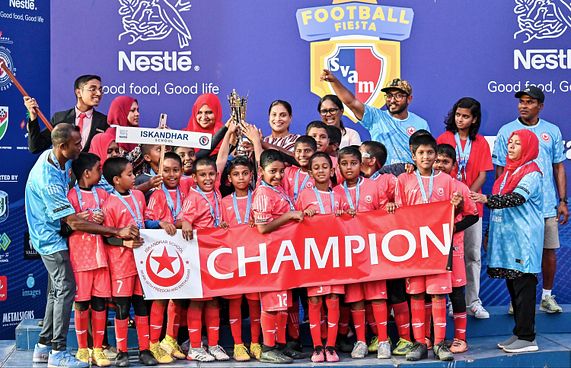 ދެ ގްރޭޑްގެ ޗެމްޕިއަންކަން ވެސް އިސްކަންދަރު ސްކޫލަށް