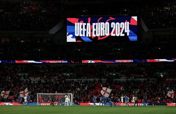 ވެމްބްލީގައި އިޓަލީ ބަލިކޮށް އިނގިރޭސީން ޔޫރޯ އަށް