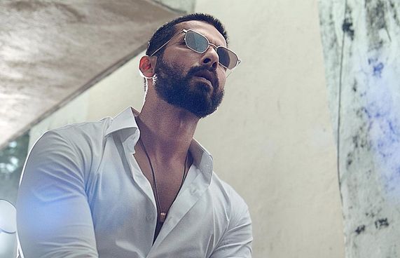 ޝާހިދު ދެން ކުޅެނީ "ރޯމިއޯ"