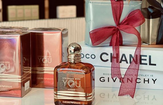 އެލް އެސްޓްރޭނޯއިން ސެންޓު ގަނެގެން ކާރެއް ދެނީ