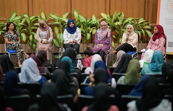 ގިނަ އަންހެނުން ފަލަކޮށް ތިބެނީ ގިނައިން ކާތީއެއްނޫން