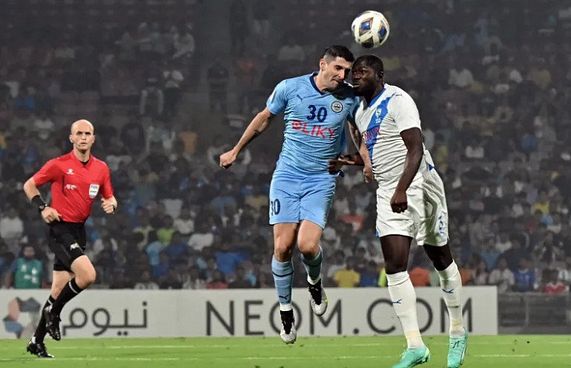 މުމްބާއީގެ 30،000 މީހުން ކުރިމަތީ ހިލާލަށް މޮޅެއް