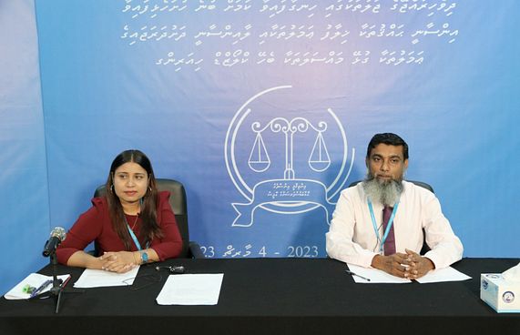 އޮމްބަޑްސްޕާސަންގެ މަގާމުން ޖިހާދާ އިސްތިއުފާ ދެއްވައިފި