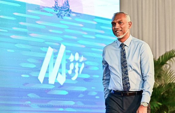 ޑރ. މުއިއްޒުގެ ރިޔާސީ ދަތުރު: ހިތްވަރާއި ކެރުން!