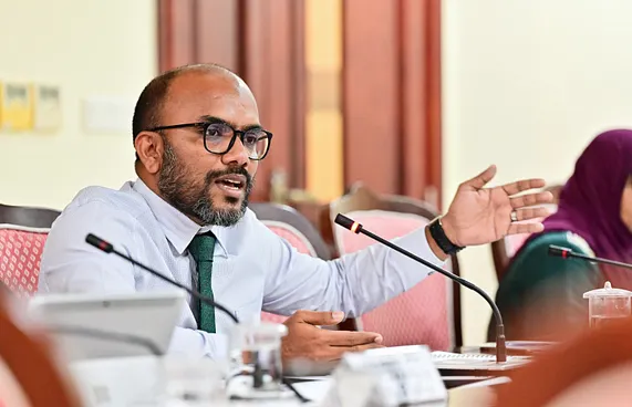 އަމީރު ވިދާޅުވީ ބަޖެޓު ކޯޑު އަބަދުވެސް ބަދަލުކުރާކަމަށް