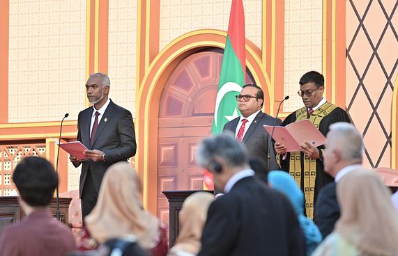 ޑރ. މުއިއްޒު ރައީސްކަމުގެ ހުވާކުރައްވައިފި