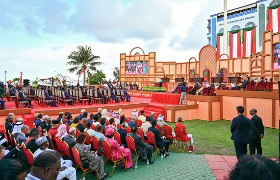 ސަރުކާރުގެ އޮފީސްތަކުން ގައުމީ ދިދަ ދެން ތިރިނުކުރާނެ