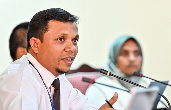 އިސް މުވައްޒަފުންނާ ގުޅުންހުރި ނަމަ ވިޔަފާރިކުރުން މަނާ