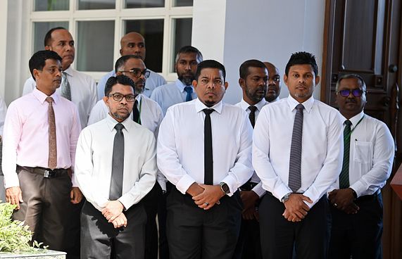 50 ޕަސެންޓަށް ސިޔާސީ މުވައްޒަފުން އައްޔަން ނުކުރެވޭ