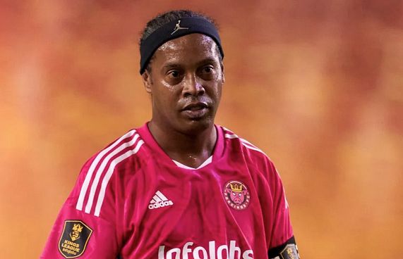 ރޮނާލްޑީނިއޯގެ އަތްމަތިދަތިވެ މުޅިން ބަނގުރޫޓްވެއްޖެ