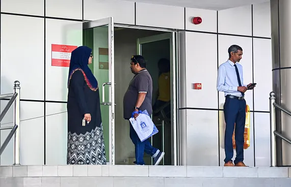 އެހެން މީހެއްގެ މުސާރަނެގި މުވައްޒަފުންތަކެއްގެ މައްސަލަ!