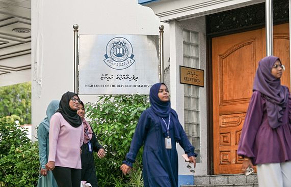 ހައި ކޯޓަށް ދެ ފަނޑިޔާރުން ހޯދަން އިއުލާންކޮށްފި