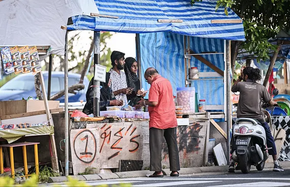 ގޭގައި ކާބޯތަކެތި ވިއްކާ މީހުންގެ ދަފުތަރު ހަދަނީ