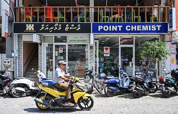 ނިއުޓްރޮލިން ބީ ރާއްޖެއަށް ނުލިބޭތާ އަހަރެއް!