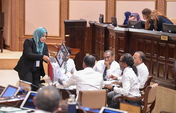 ޖުމްލަ މެމްބަރުންގެ އަދަދާ ކުޅެން އުޅެނީ ރަނގަޅަށް؟