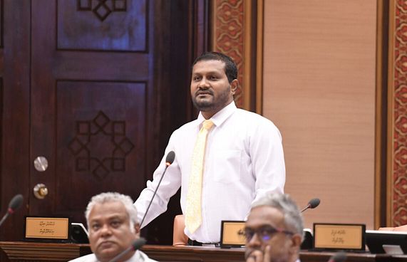 ރައީސް ވަކިކުރަން ހުށަހަޅާނަން: ޝިފާއު