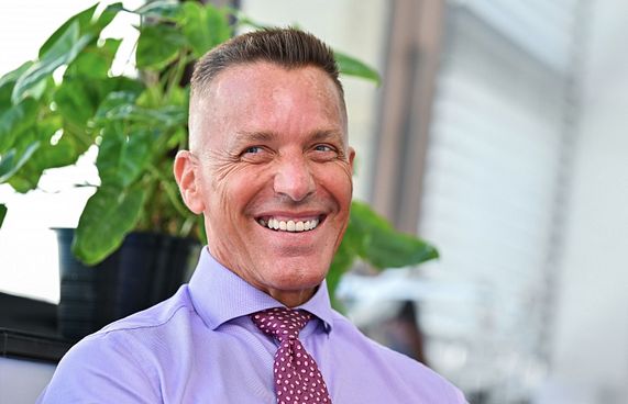 ކާލްގެ އަމާޒު: ކަސްޓަމަރުން ލޯބިވާ ބޭންކަކަށް ހެދުން