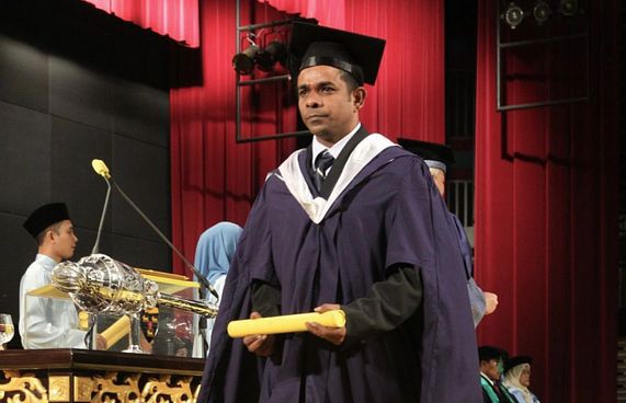 އިސްކަންދަރު ސްކޫލްގެ ޕްރިންސިޕަލަކަށް ޝުކުރީ