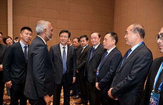 ރައީސާ އެކު އިންވެސްޓްމެންޓް ފޯރަމް  ދުބާއީގައި