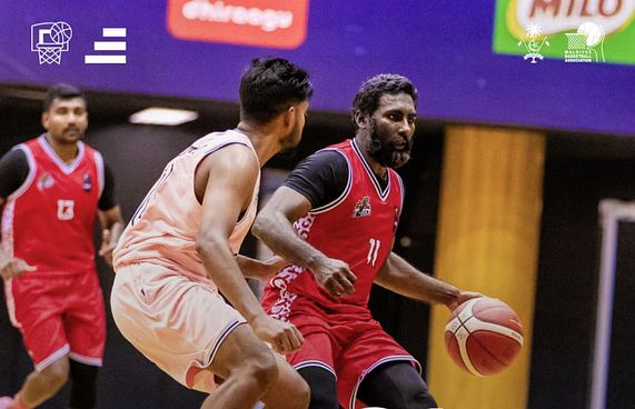 ކިންގްސް ބަލިކޮށް ޓީރެކްސް އެންމެ ކުރިއަށް ޖެހިލައިފި