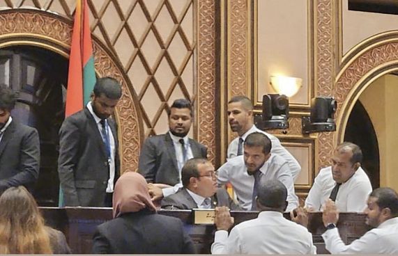 އަސްލަމާއި ސަލީމްގެ އިތުބާރު ނެތް ކަމަށް ހުށަހަޅައިފި