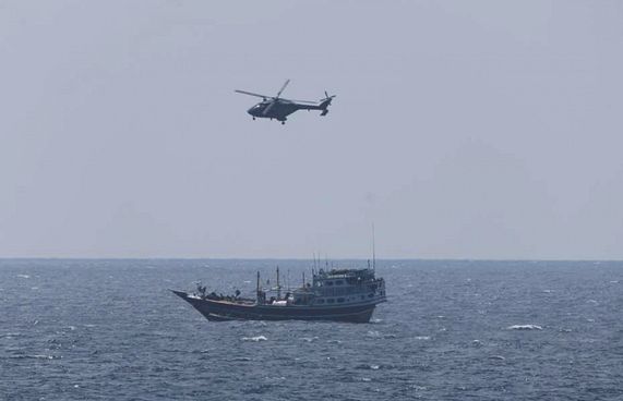 ފޭރޭ މީހުން ބަންގްލާދޭޝްގެ ބޯޓެއް އަތުލައިގެންފި