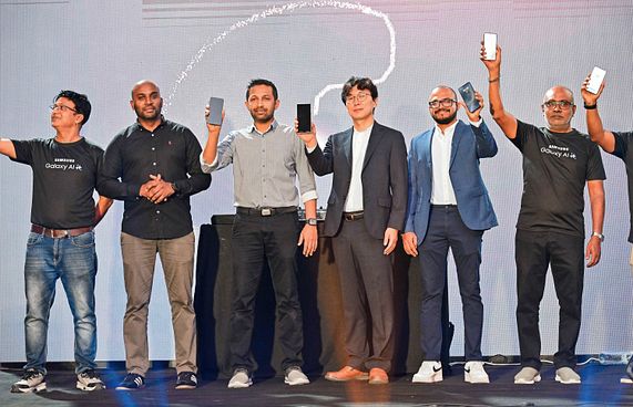 ސެމްސަންގް އެސް24ގެ ފޯނުތައް ދިރާގަށް