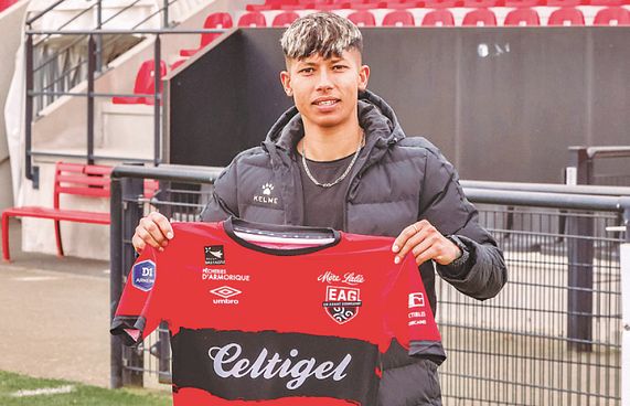 ނޭޕާލްގެ އަންހެން ފޯވާޑް ޔޫރަޕްގެ އެންމެ ބޮޑު ލީގަށް