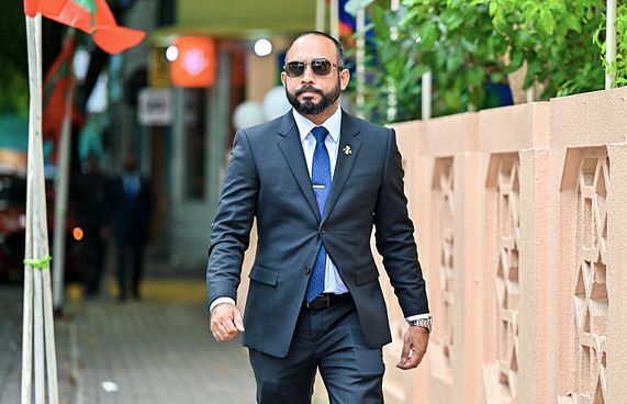 އެއް ރޭ ހަތަރު ފިލްމު އެޅުވޭ ސިނަމާއެއް ހަދަނީ