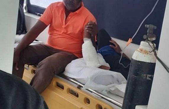 މިޔަރެއް ހަމަލާދީ މީހެއްގެ އަތް ޒަހަމްކޮށްލައިފި
