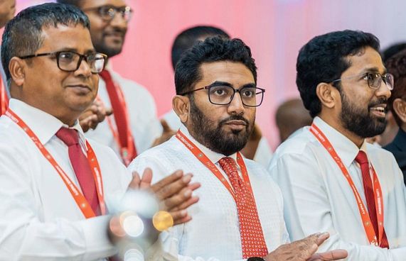 އަމީން، އުނގޫފާރު ދާއިރާ އަށް ކުރިމަތިލައްވަނީ