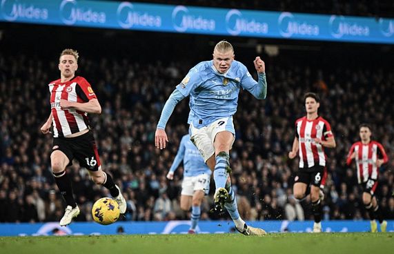 ހާލަންޑްގެ ގޯލުން ލިވަޕޫލްގެ ފަހަތުގައި ވިއްދައިފި