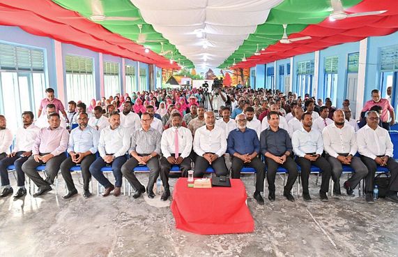ފިޔަވަޅު ނޭޅި ނަމަ ރާއްޖެ ބަނގުރޫޓުވީސް: ރައީސް
