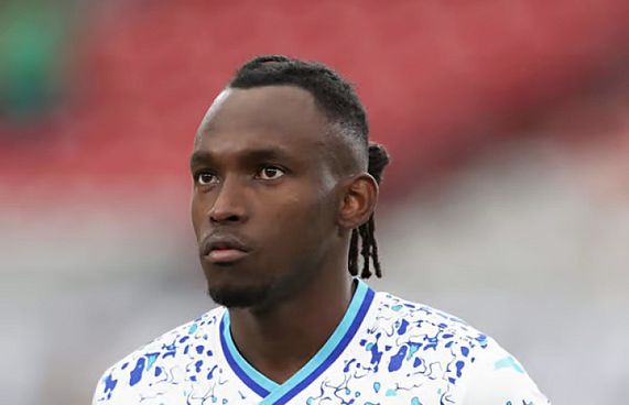 ބޮލަށް ލިބުނު އަނިޔާގައި ބޯޑޯގެ ފޯވާޑް ކޯމާގައި