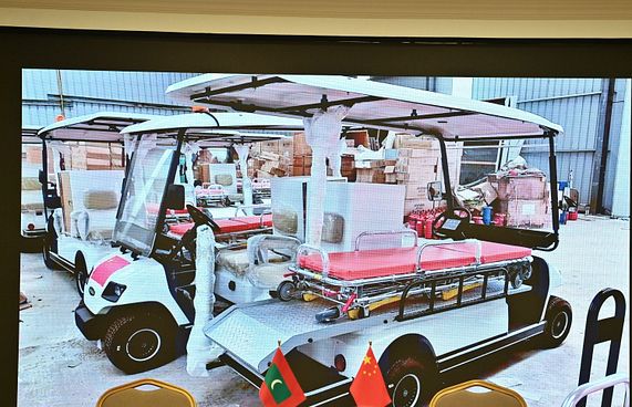 ޗައިނާއިން ރާއްޖެއަށް 12 ގްރީން އެމްބިއުލާންސް ދީފި