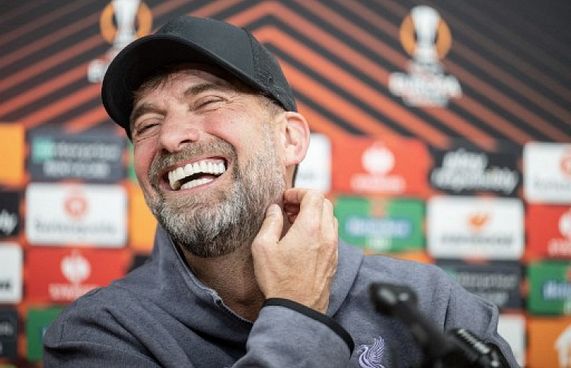 ރެއާލުގެ ކޯޗުކަމާ ކްލޮޕް ހަވާލުނުވާނެ ކަމުގެ އިޝާރާތެއް