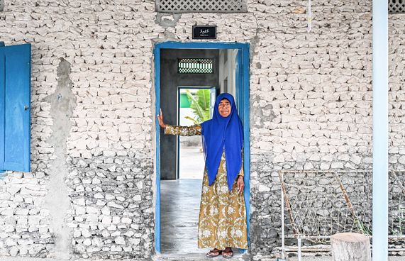 މުޅި އުމުރު ހިތްދަތިކަމާއި އެކަނިވެރިކަމުގައި