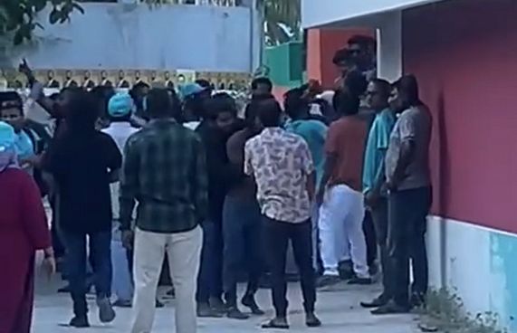 މާމެންދޫން ނަރީޝަށް ހަމަލާދީފި، އިދިކޮޅުން ދޮގު ކުރޭ