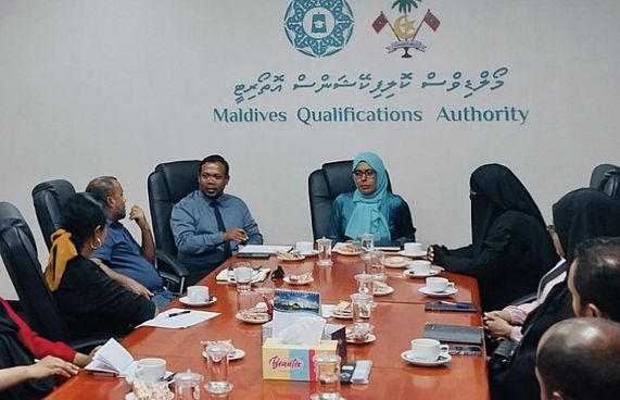 އެވިޑާއި ކްލިކް ކޮލެޖަށް ހަރުކަށި ފިޔަވަޅު އަޅައިފި