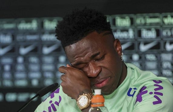 ފުޓްބޯޅަ ކުޅެން ބޭނުންވީ ކަޅުނަސްލުގެ މީހުންނަށްޓަކައި