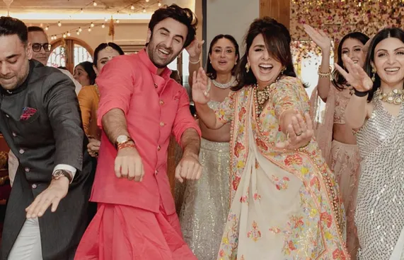 މަންމަގެ ގަހަނާތައް ލޯބިވެރިންނަށް ދިނިން: ރަންބީރް