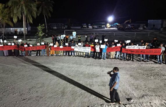 މަގޫދޫ އެއާޕޯޓު މައްސަލައިގައި ސިލްސިލާ މުޒާހަރާތައް