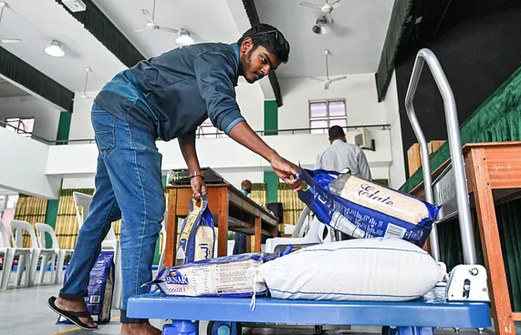 ފިތުރު ޒަކާތް ބަލައިގަންނަން ފަށައިފި