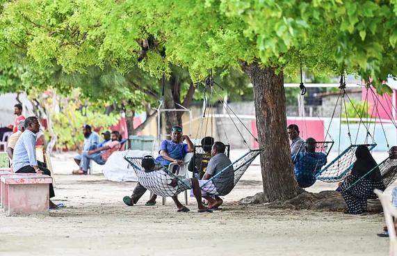 އާބާދީ އިތުރު ނުވެ، ރަތް ރޮނގު ހުރަސް ކުރަނީ!