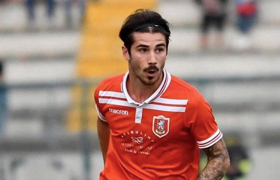 ހާޓްއެޓޭކެއްޖެހި އިޓަލީގެ ކުޅުންތެރިޔަކު މަރުވެއްޖެ